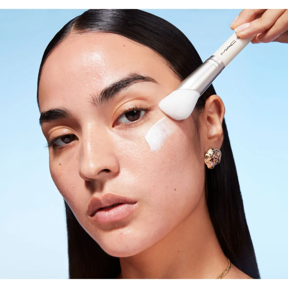 001 Serum   Moisturizer Brush