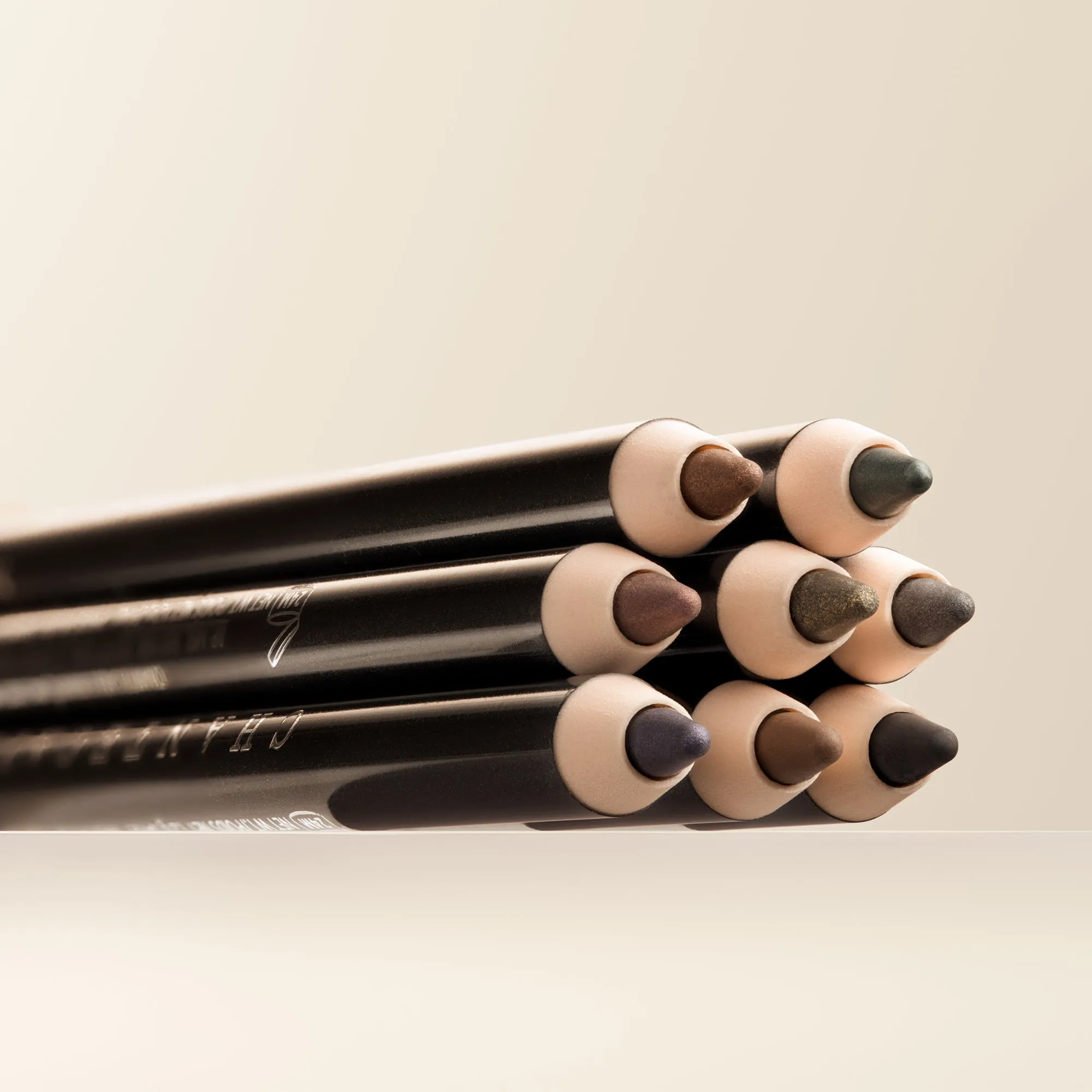 Luster Glide Eye Liner