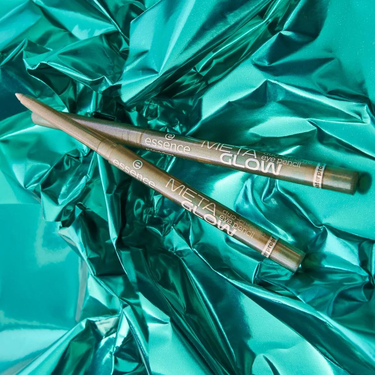 Meta Glow Duo-Chrome Eye Pencil