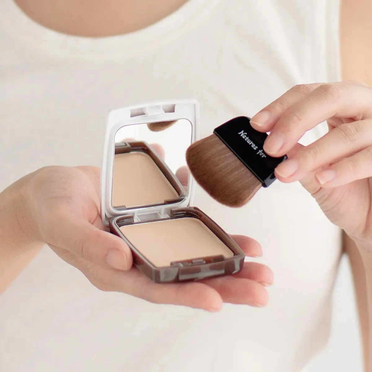 neo natural UV Flower Pact
