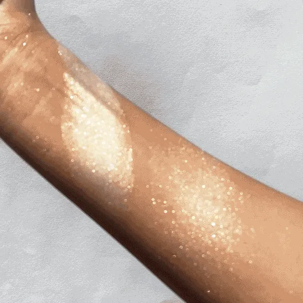 Sun Glow Face & Body Highlighter (001, Sweet Champagne)